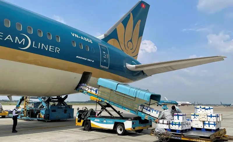So sánh chi phí vận chuyển hàng hóa Bắc Nam: xe tải, tàu hoả, máy bay Vận chuyển bằng đường hàng không (máy bay)